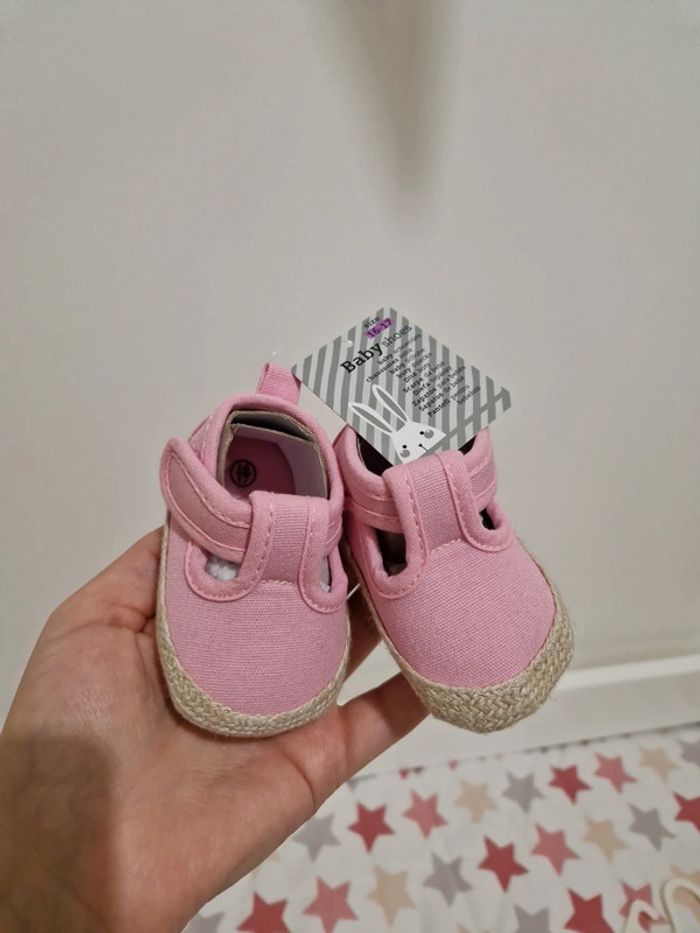 Chaussure rose neuve taille 16-17 - photo numéro 2