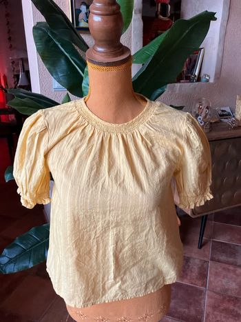 TAO tunique couleur jaune taille 12 ans avec lisseré argenté