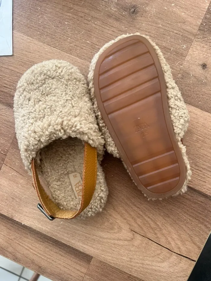 Chaussons t 25 - photo numéro 2