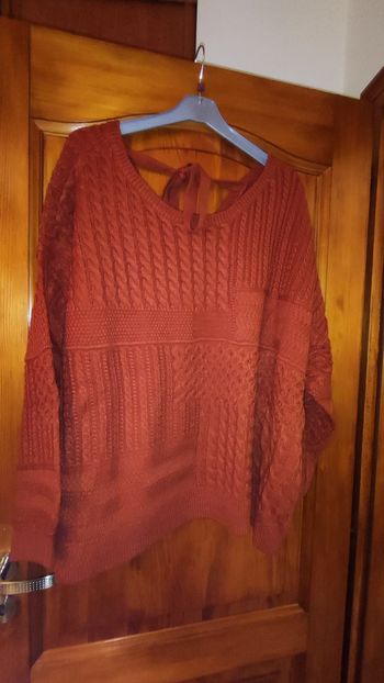 Magnifique pull torsadé et flot dans la nuque  taille 54