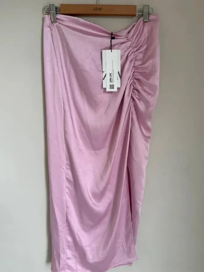 Jupe rose satinée