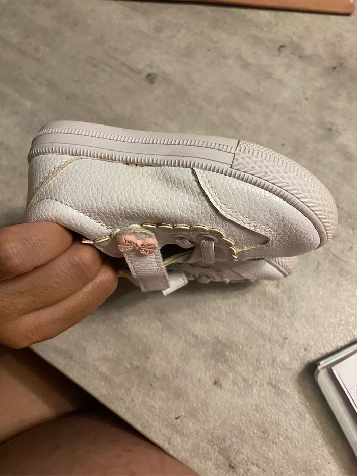 Baskets taille 21 - photo numéro 4