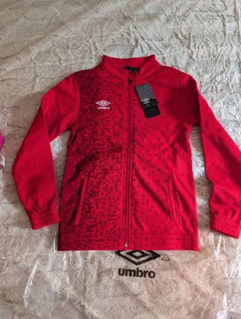 Veste Rouge Enfant Umbro Match. 10 ans. Neuf
