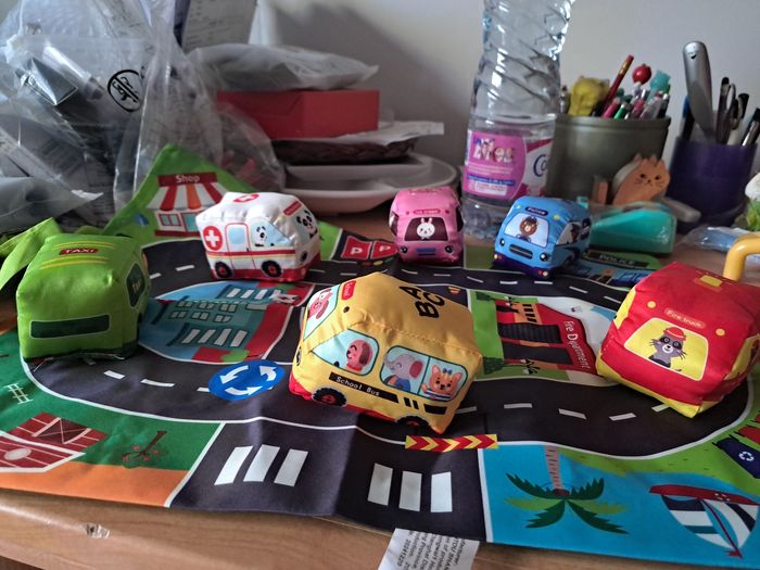 Circuit de voitures et 6 voitures en mousse - photo numéro 2