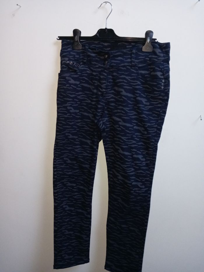Pantalon noir et bleu