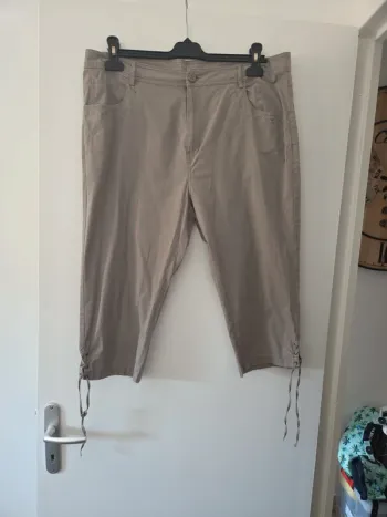 Pantacourt femme été gris beige TBE taille 46