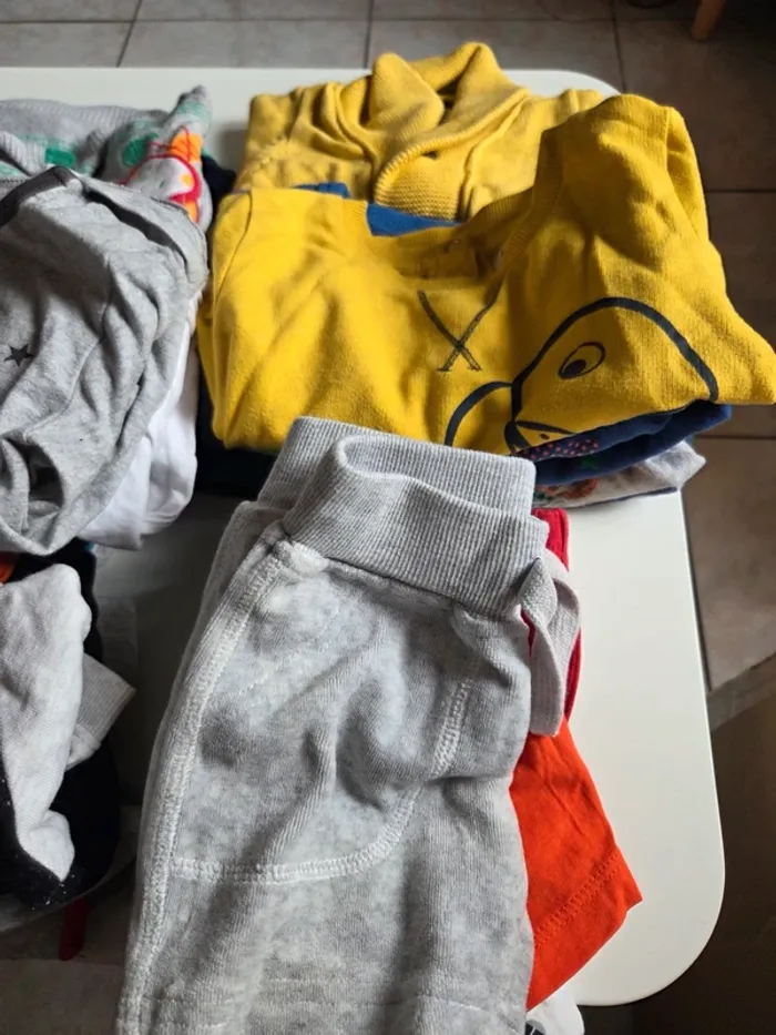 Lot +45 vêtements 1 an garçon - photo numéro 5