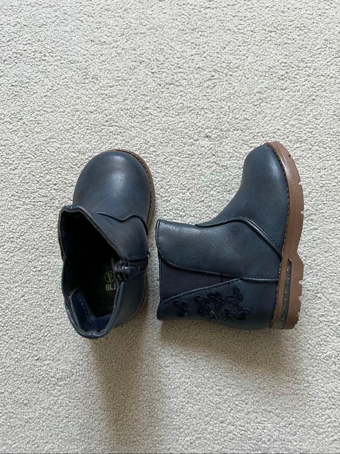 Jolies bottines bleues détail papillon bébé fille pointure 19 - photo numéro 3