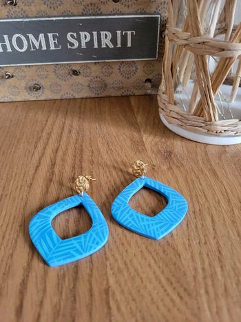 Boucle d'oreille fantaisie neuves bleu et doré