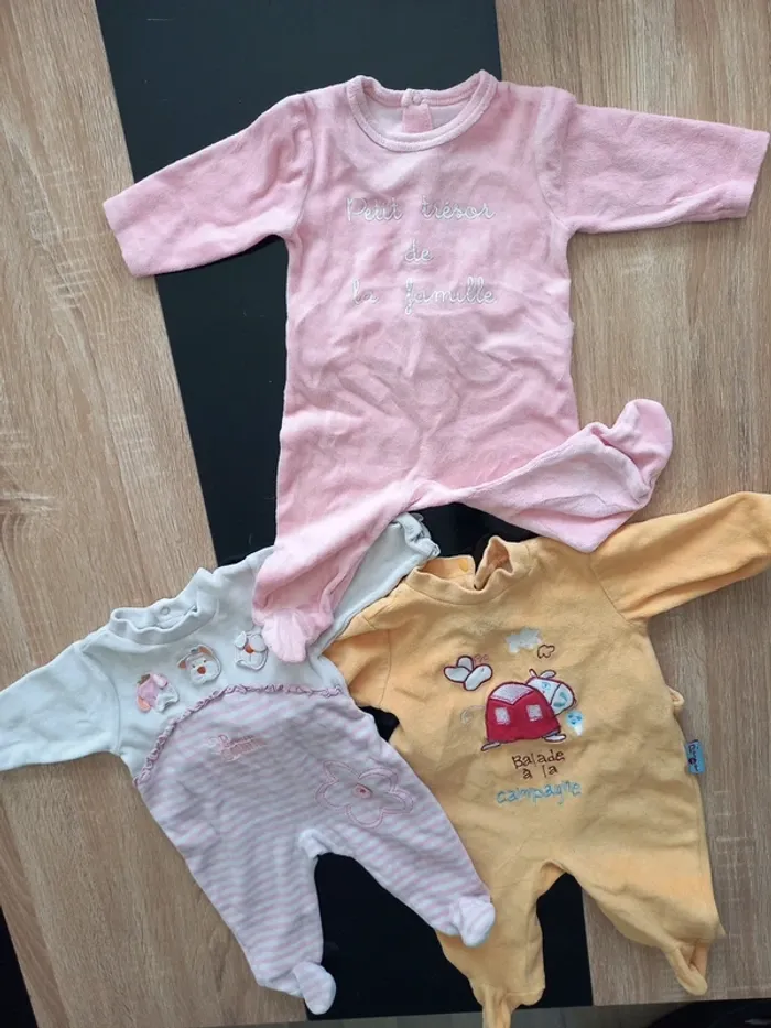 Lot de pyjamas bébé 3 mois fille - photo numéro 2