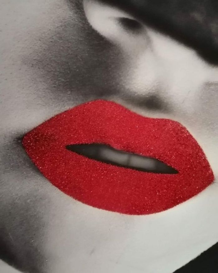 Toile fond noir femme chic rouge à lèvres rouge pailleté BE 💋 - photo numéro 2