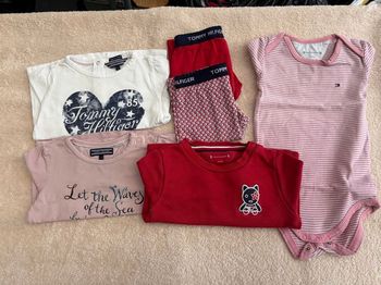 Lot de 6 vêtements Tommy Hilfiger - 9 mois -> 74 cm
