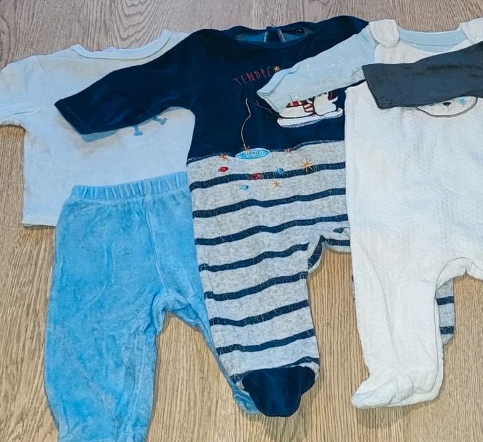 Lot 5 pyjamas en velours très bon état taille 6 mois - photo numéro 8
