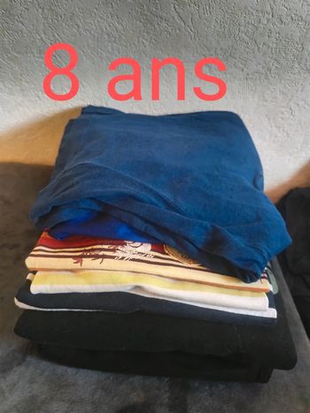 Lot vêtements garçons 8 ans + 1 jouet cadeau