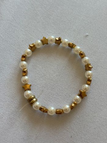Bracelet élastique perles blanche et doré boule étoile fait main extensible