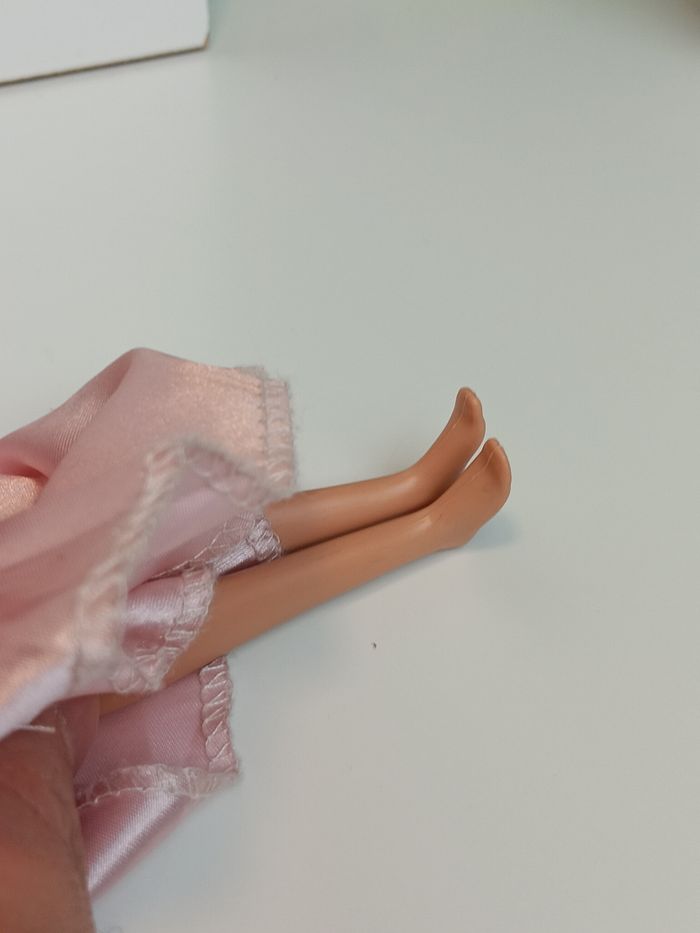 Poupée mattel barbie tenue reine du bal de promo
Poupée et ensemble compris - photo numéro 8