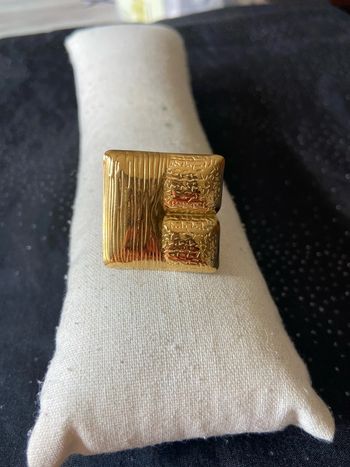 Bague grand format carré doré