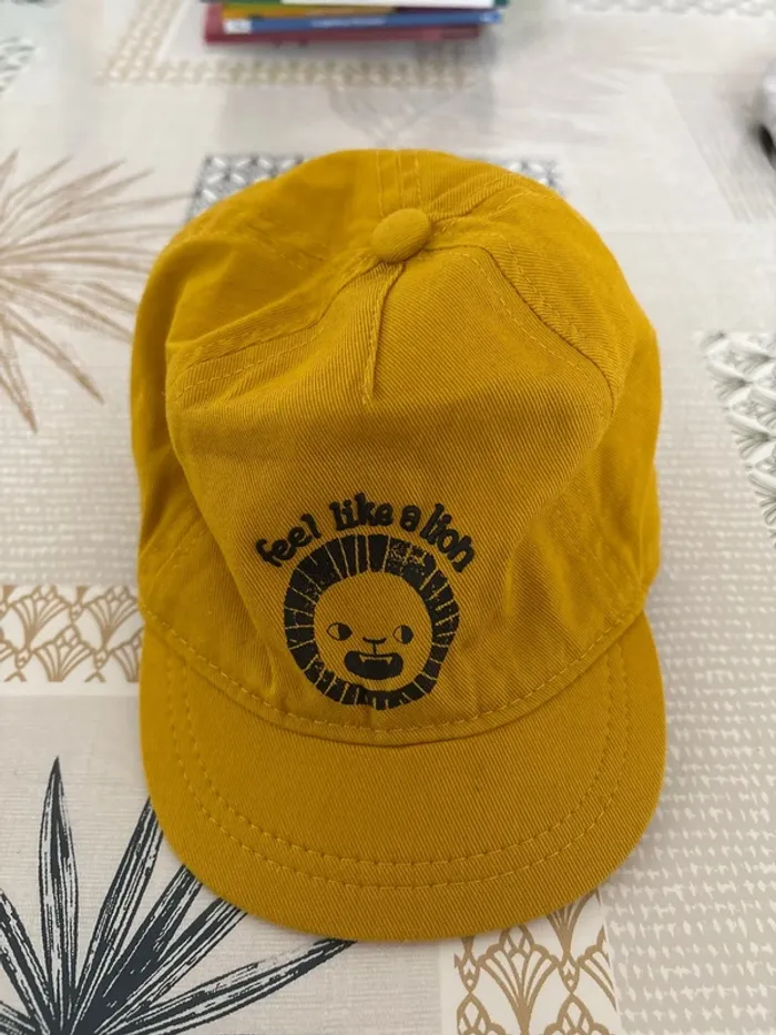 casquette jaune, Kiabi