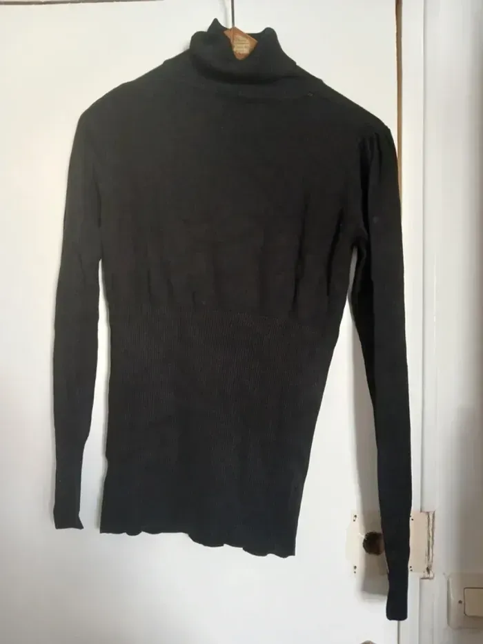 Pull noir - photo numéro 4