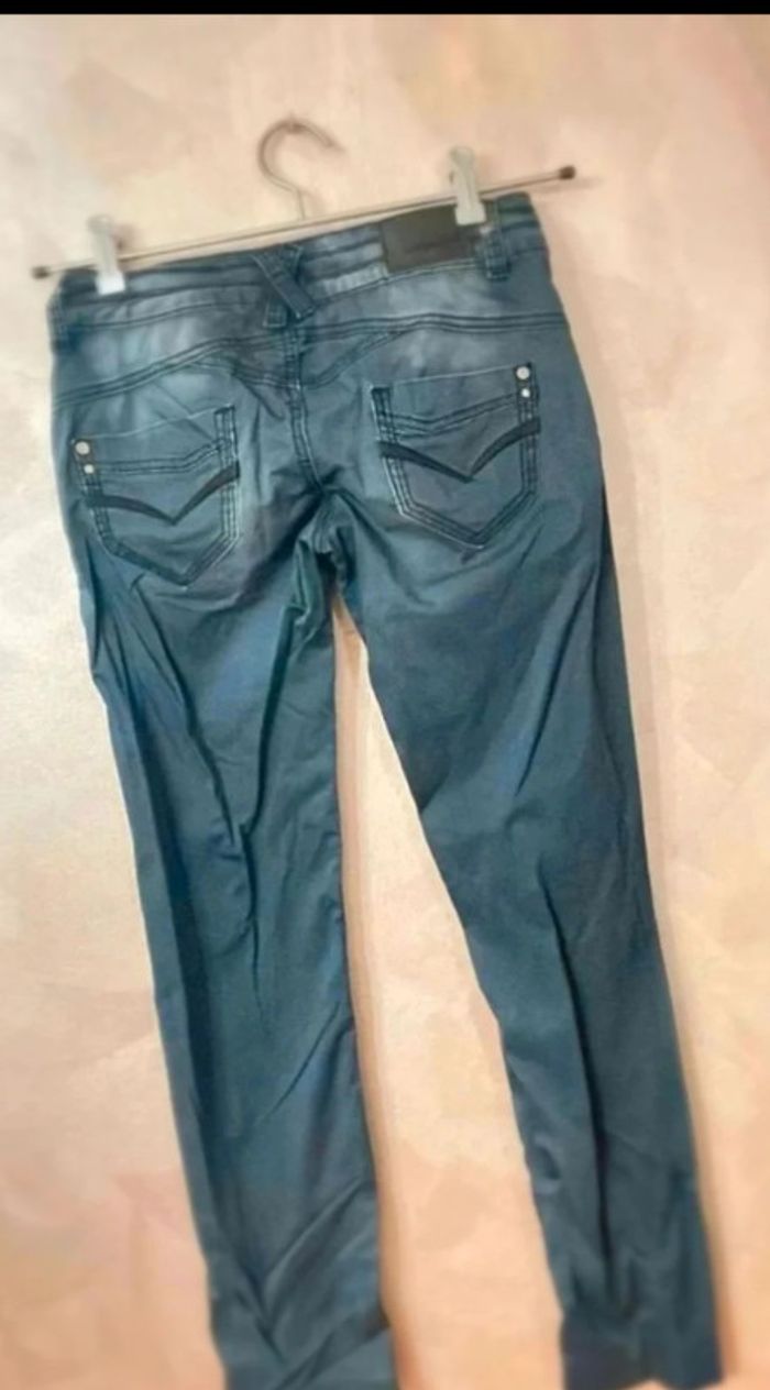 Jean femme taille 36 - photo numéro 2