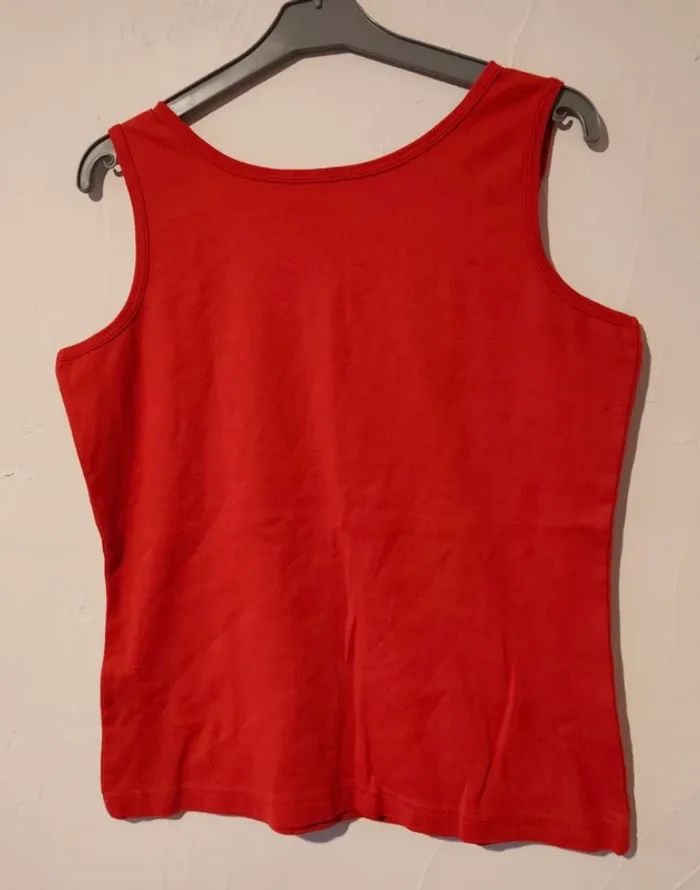 Adorable débardeur rouge vintage avec gros boutons taille 46 - photo numéro 3