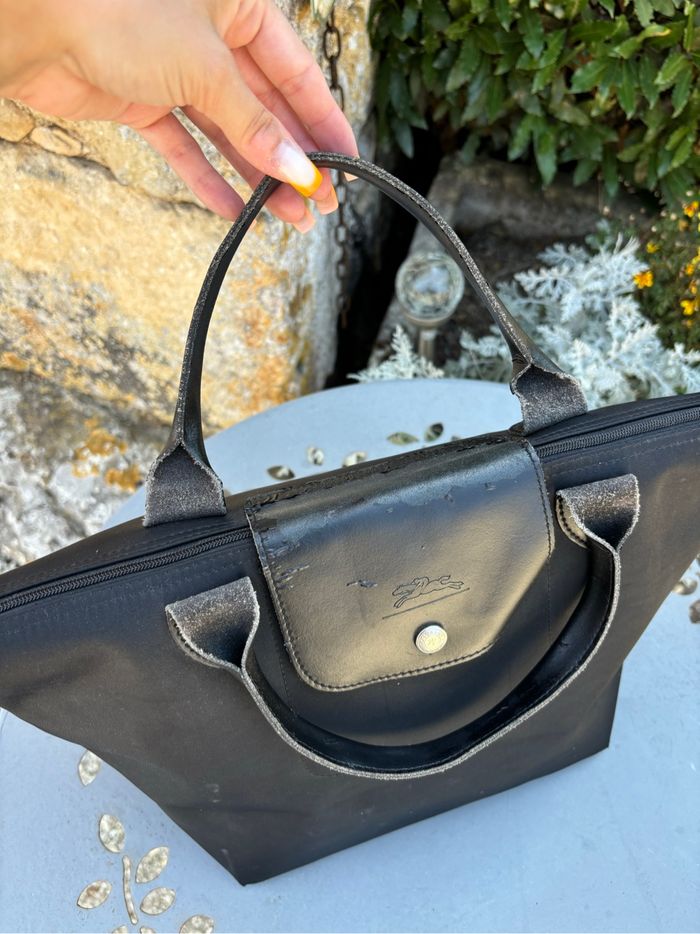 Longchamp Le Pliage M noir – porté main – cuir verni noir – authentique - photo numéro 5