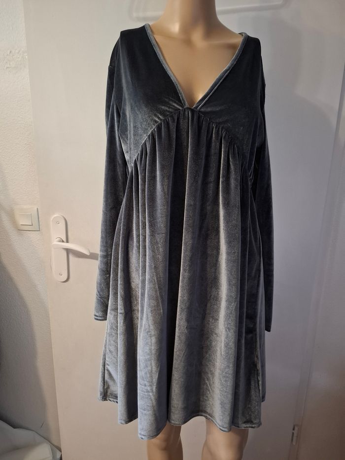 Robe velours gris taille 36 en très bon etat
