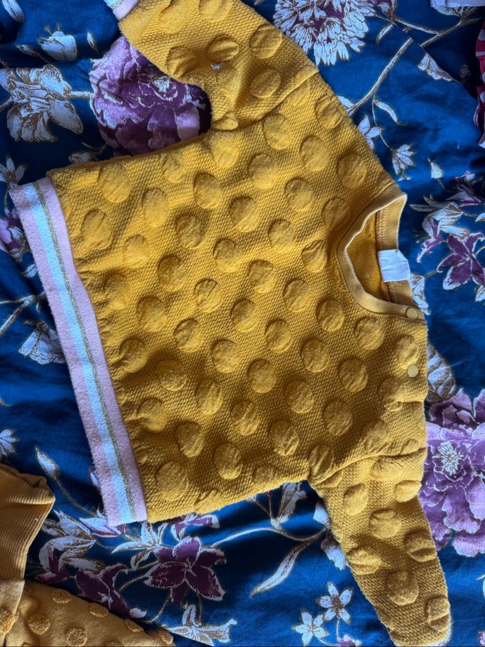 Ensemble jogging bébé – Taille 6 mois – Jaune moutarde 👶 - photo numéro 2