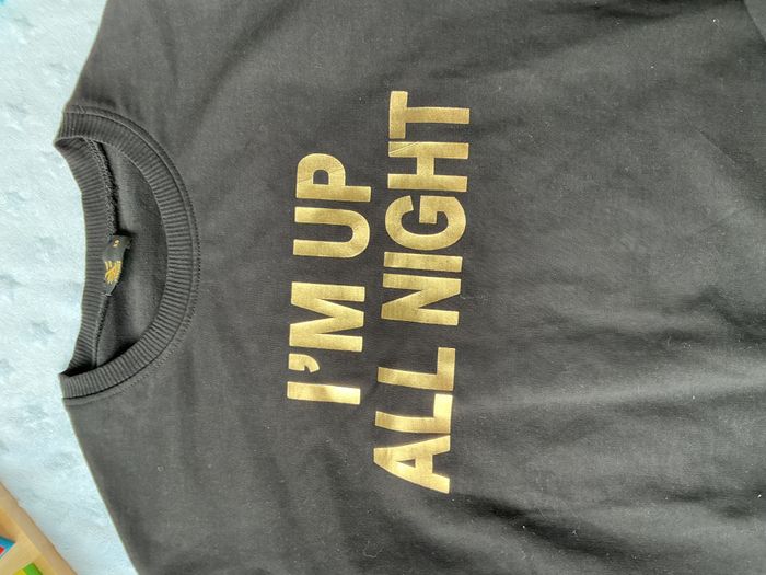 sweat noir manches longues inscription dorée devant XS fashion express - photo numéro 7