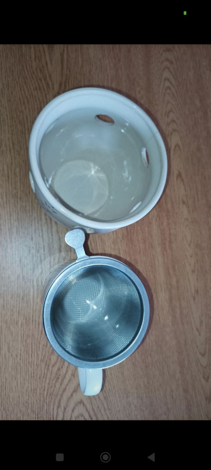 Sucrier et ses tasses en porcelaine - photo numéro 3