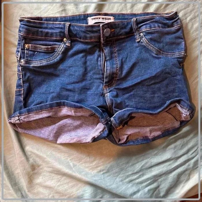 Short en  jeans taille  38 - photo numéro 2