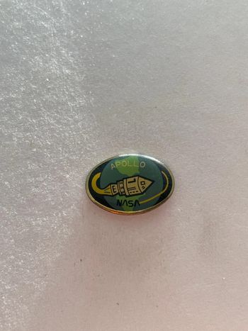 Pin’s Apollo NASA fusée