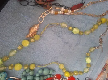 Collier différents couleur