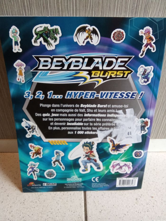 Livre d'activité, gommettes beyblade burst, livre collector - photo numéro 2