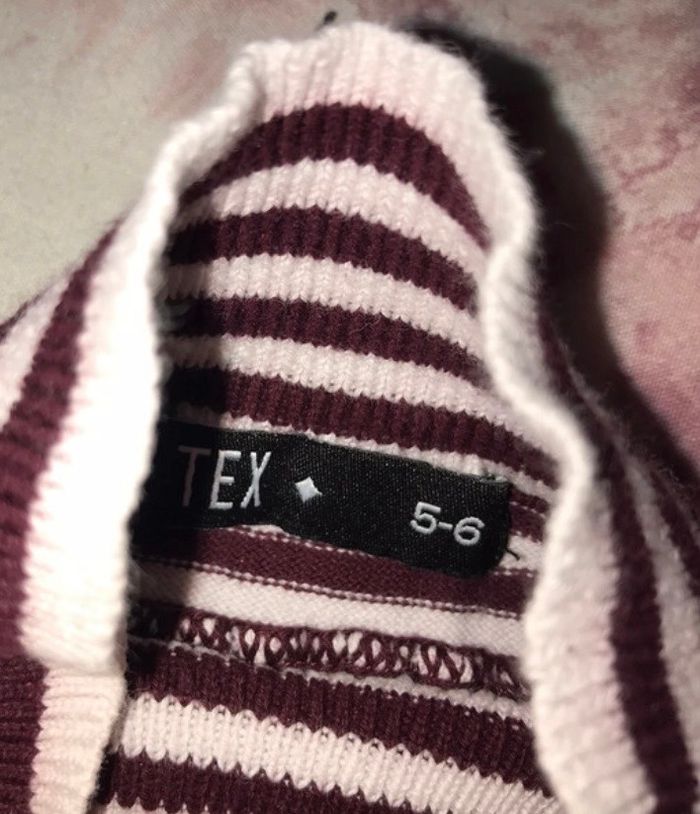Pull léger rayé bordeaux bon état taille 5/6 ans bon état marque tex - photo numéro 3