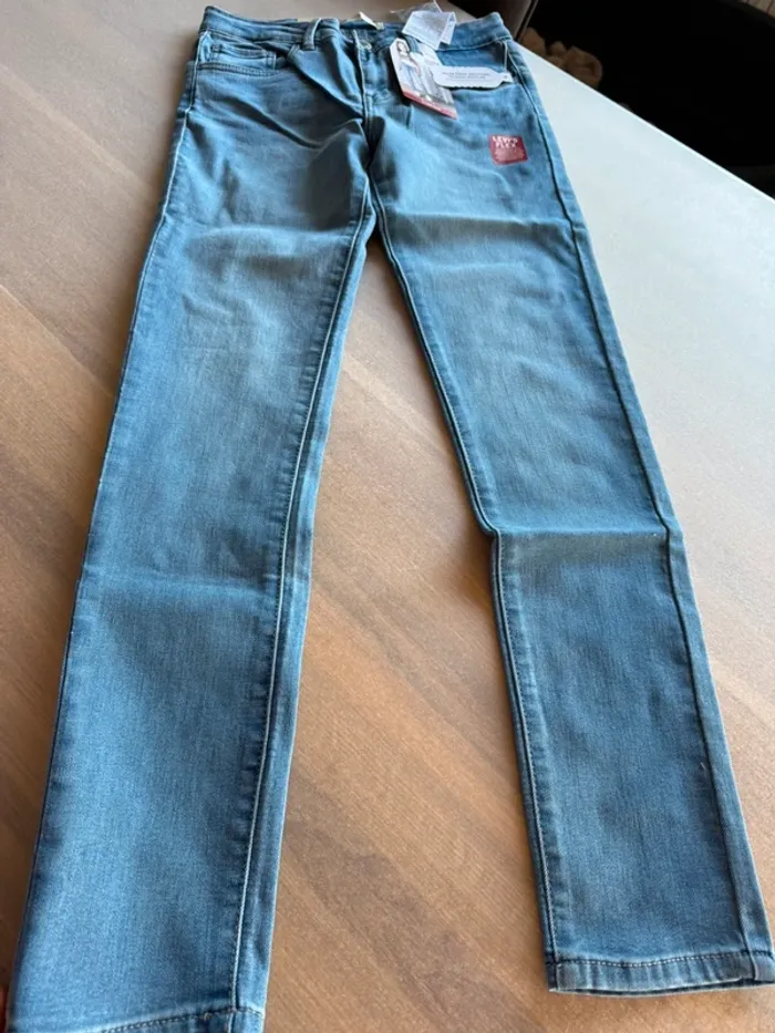 Skinny neuf Lévis 12 ans