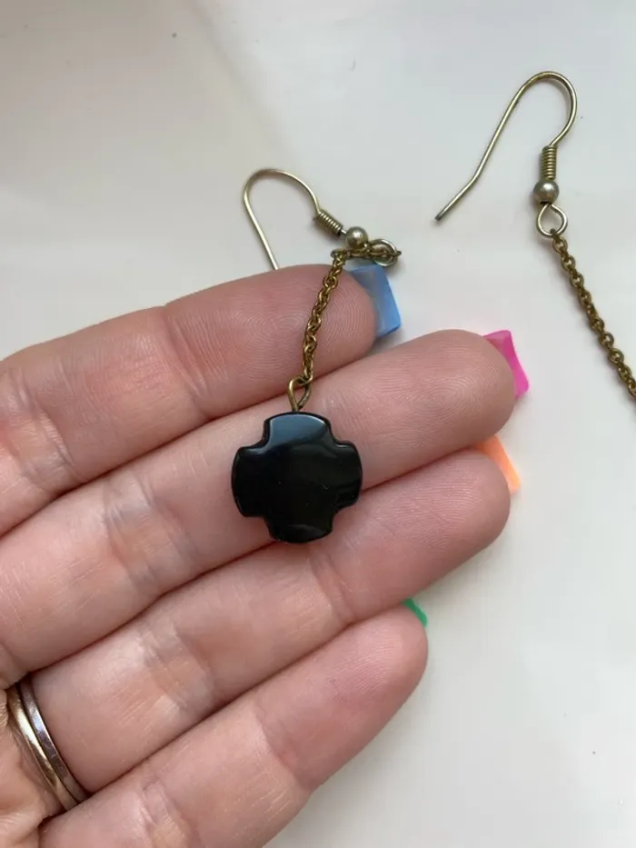 Boucles d’oreilles à perle noire - photo numéro 2
