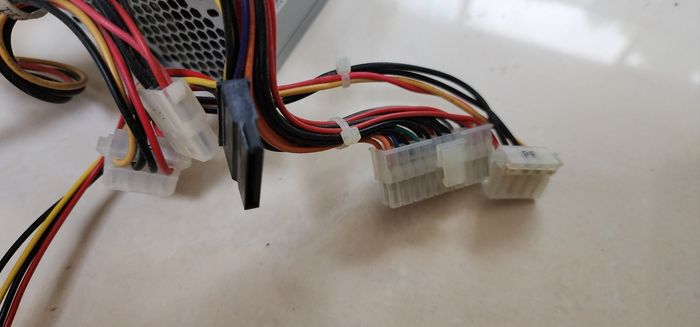 Alimentation Électrique FSP250-50GLV (PF) 250W TFX PC 20+4 Pin - photo numéro 4