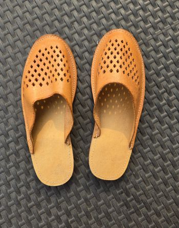 Chaussons tout en cuir taille 40