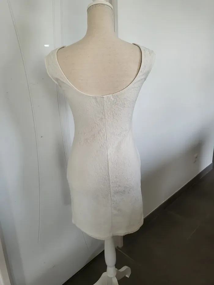 Robe dentelle - photo numéro 2