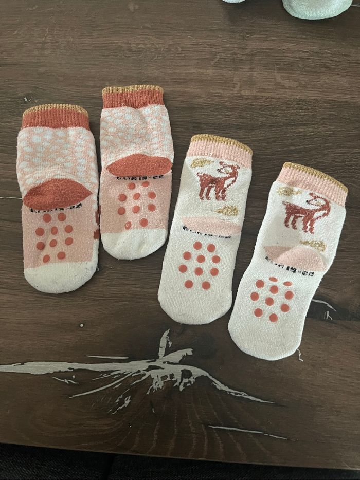 2 paires de chaussettes antidérapantes - photo numéro 2