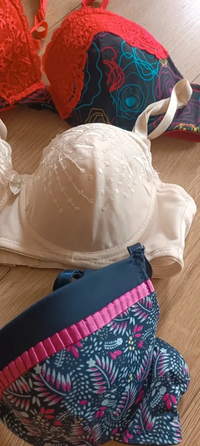 Lot de soutien gorge 85B - photo numéro 3