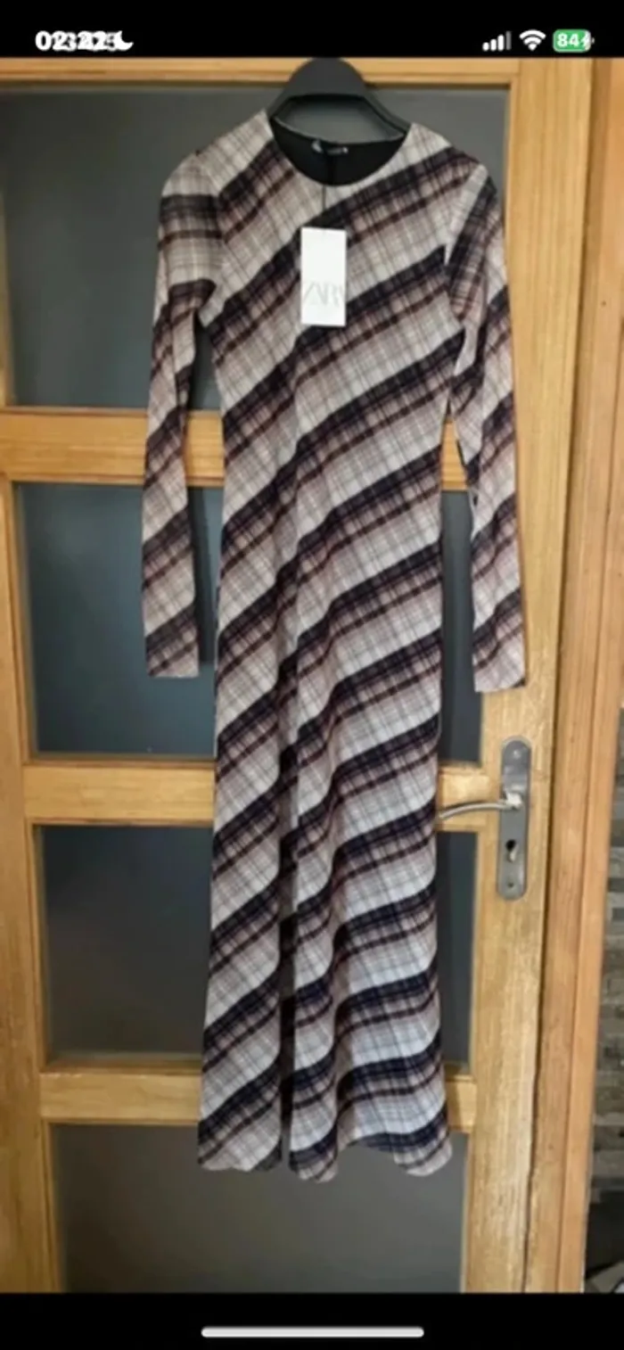 Robe longue imprimer carreaux tartan taille M Zara. - photo numéro 2