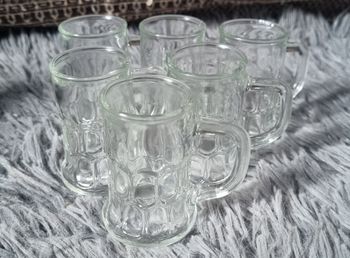 Ensemble de verres à liqueur vintage forme de chope