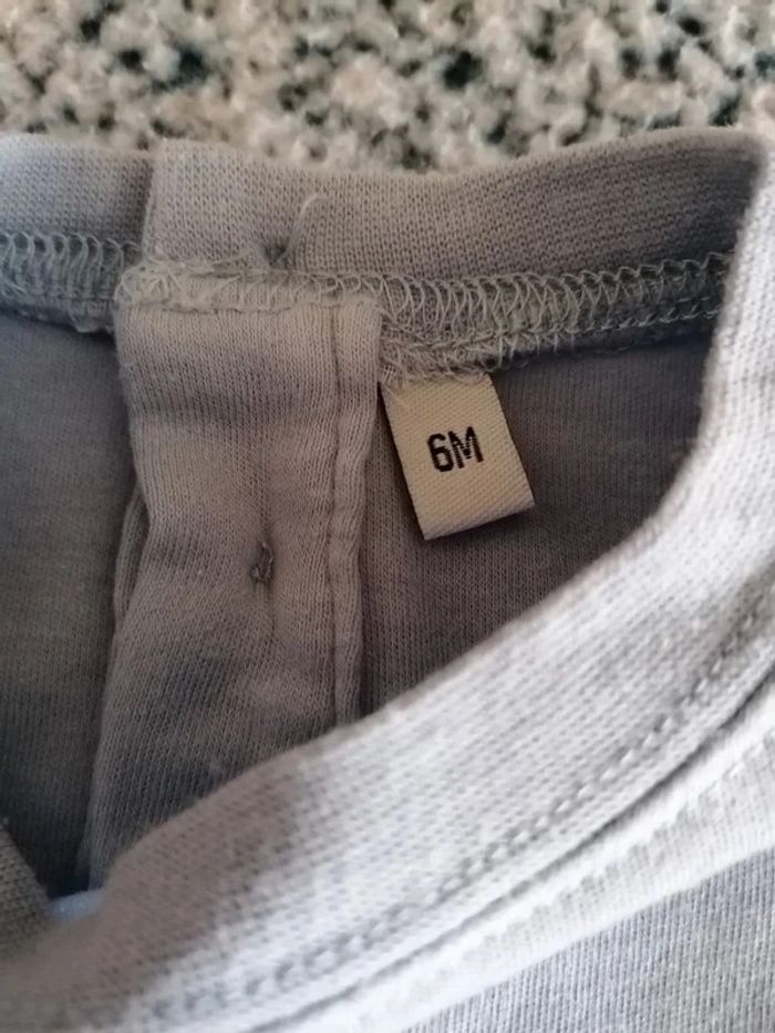 Tee-shirt et pantalon de jogging garçon taille 6 mois - photo numéro 4