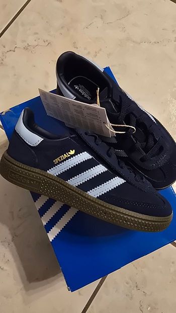 DERNIERS JOURS (Neuves non portées) 🏷🥰 superbes baskets adidas pointure 27(ferme)!🥰🤩