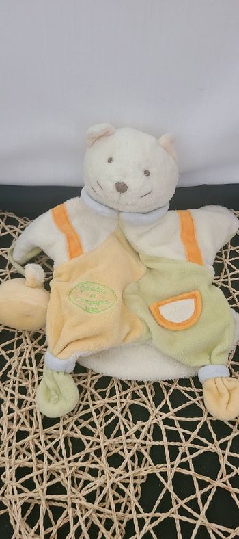 Doudou et compagnie plat marionnette chat blanc vert orange jaune avec souris