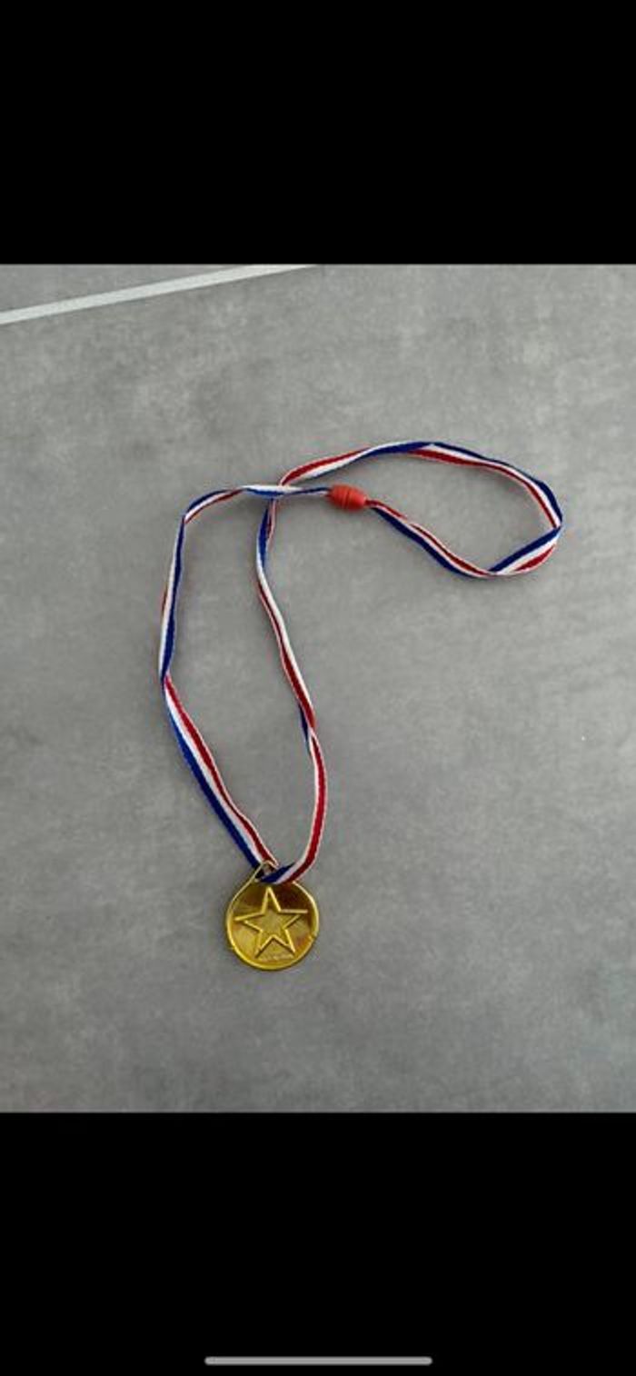 Collier médaille Winner le meilleur - photo numéro 2