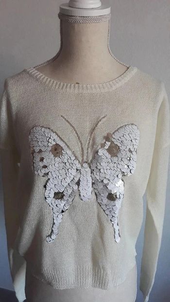 Pull tout neuf avec strass