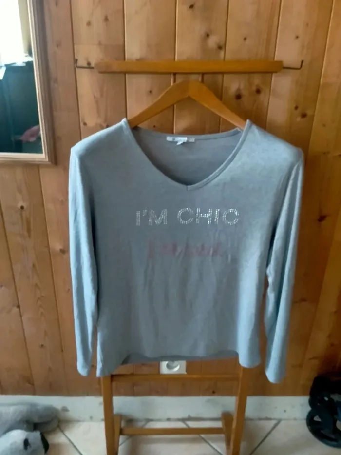Haut gris à manches longues Taille 42/44 - photo numéro 2